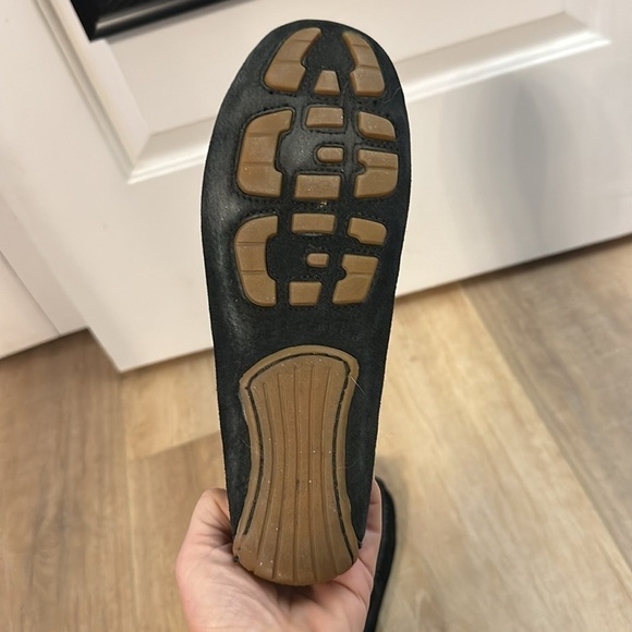 UGG women’s black fur lined moccasins size 7 - Picture 4 of 8